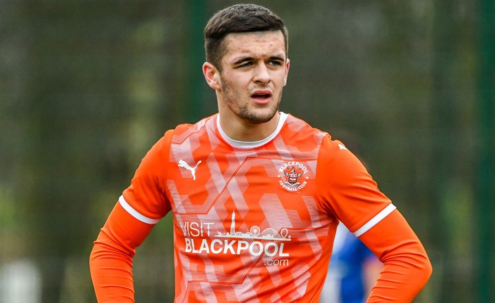 Jediný otvorený gej v britskom futbale dostáva veľkú podporu